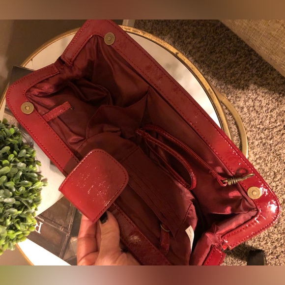 Boutique Red Striped velvet clutch with faux leather closure - Picture 2 of 2